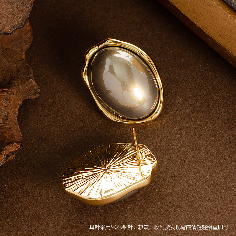 Fashion Melard Style Oval Pearl Stud Earrings for Women High-end Light Exquisite Sier Needle Ear Jewelry