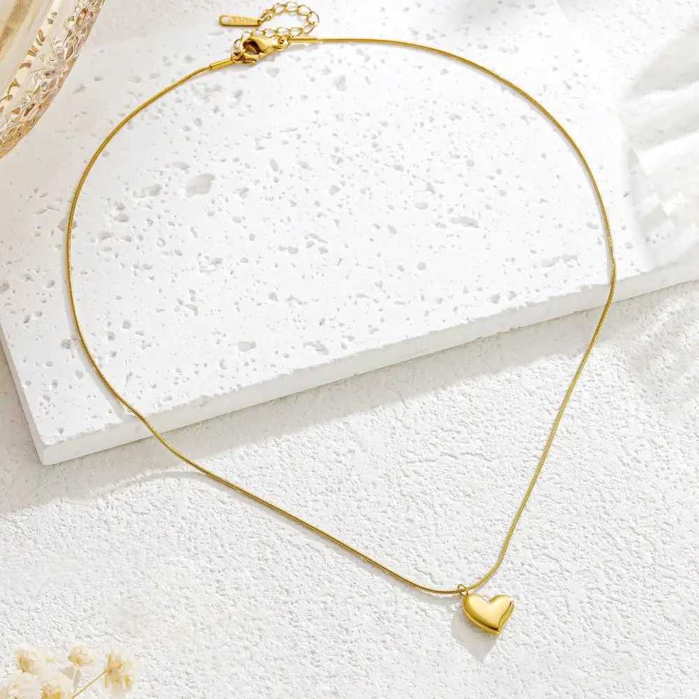 Stainless Steel Love Heart Pendant Snake Chain Necklace For Women Fashion Gold Color Clavicle Chain High Quality Jewelry Gifts XJ250717