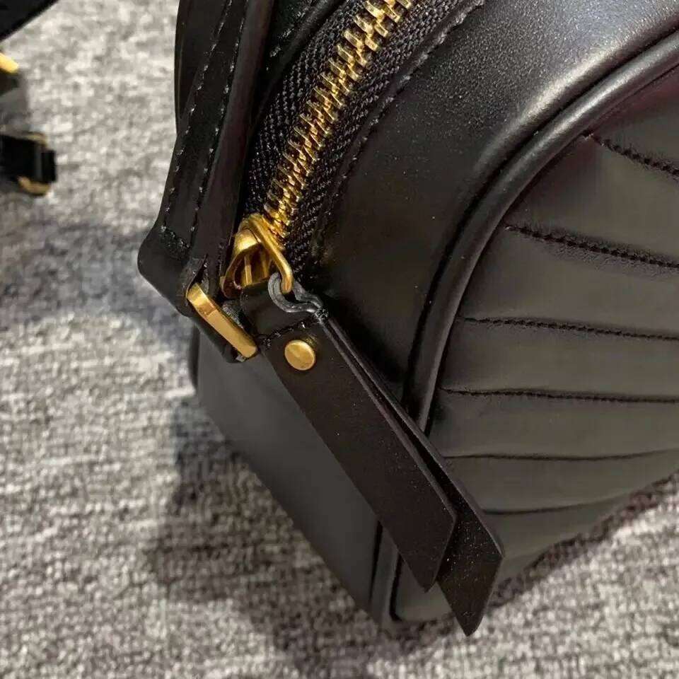 Fashionable Versatile Cow Leather Women's Small Square Crossbody Shoulder Bag Single Handle Wristlet For Camera