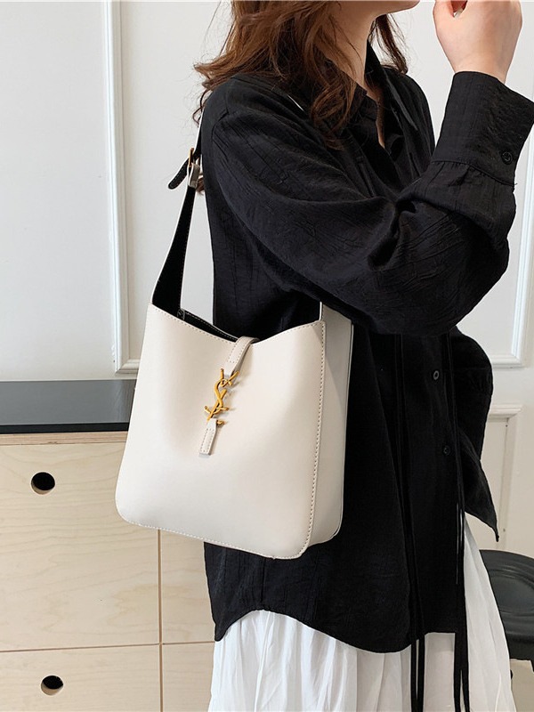 2025 Designer Bag Shoulder Bag New Elegant Floral Printed Tote Bag for Women Large Capacity Commuter Bag Stylish Minimalist Versatile Crossbody Bag
