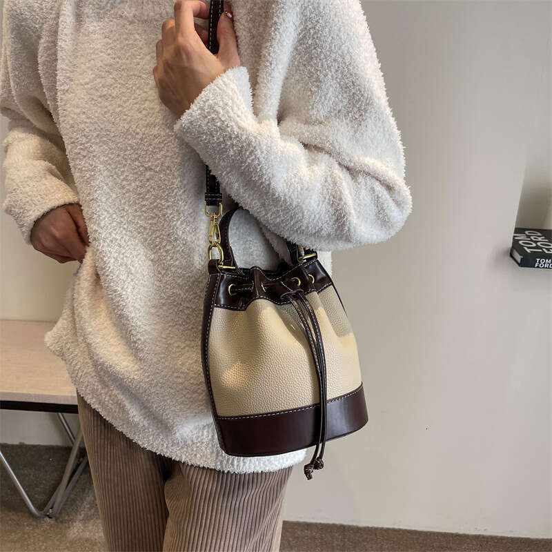 Fashion Versatile Bucket for Women 2025 New Handbag Commuting Casual Drawstring Crossbody Bag