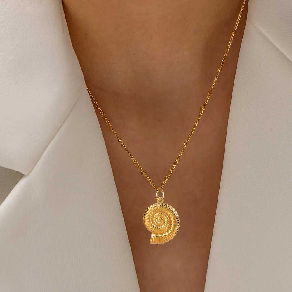 Golden Choker Women Stainless Steel Pendant Necklace Conch Starfish Bow Pendants Fashionable Womens Chunky Jewelry One Piece XJ250717
