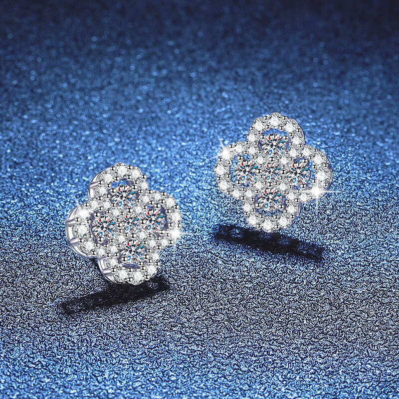 S Pure Sier Four-Leaf Clover Exquisite Full Dia Light High-End Moissanite Earrings for Women aa1