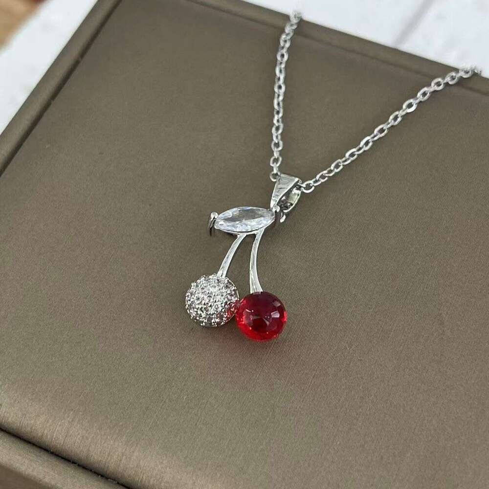 Korean Japanese Style High-End Red Pendant Cherry Necklace For Women, Light Niche Design Clavicle Chain, Elegant And Exquisite Choker 939