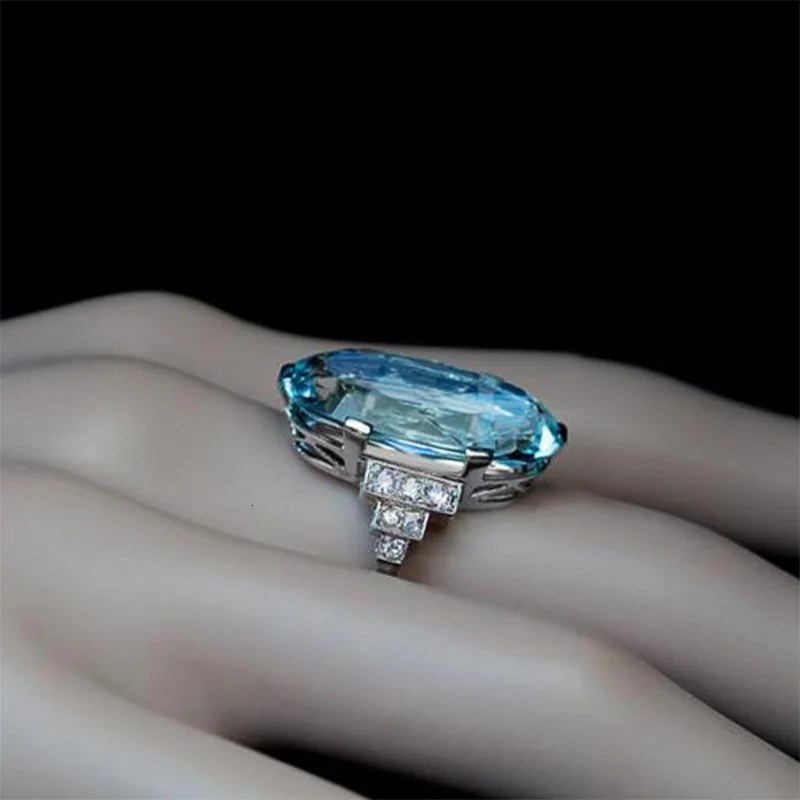 Huitan Female Light Sky Blue Wedding Ring Solitaire Band Oval Stone Engage Party Women Jewelry Shine CZ Stone Gift 250716