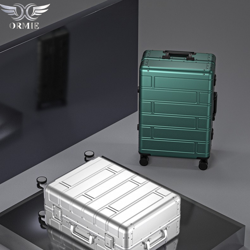 Durable Aluminum Alloy Luggage: Silent Universal Wheels & Pull Rod - Compact Boarding Case for Leisure and Business