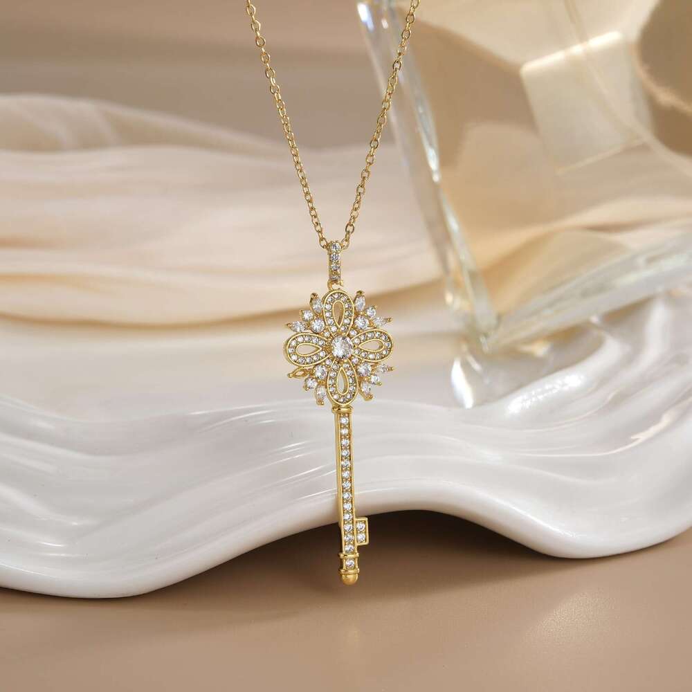 Creative Key Necklace For Women, Flower Gold Titanium Steel Clavicle Chain, Niche High-End Full Zircon Pendant 3C5