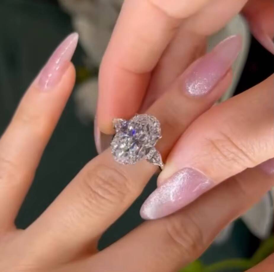 10K 14K 18K White Gold Three Stone Oval Cut VVS Lab Grown Diamond Jewelry Engagement Ring for Women IGI Certificated