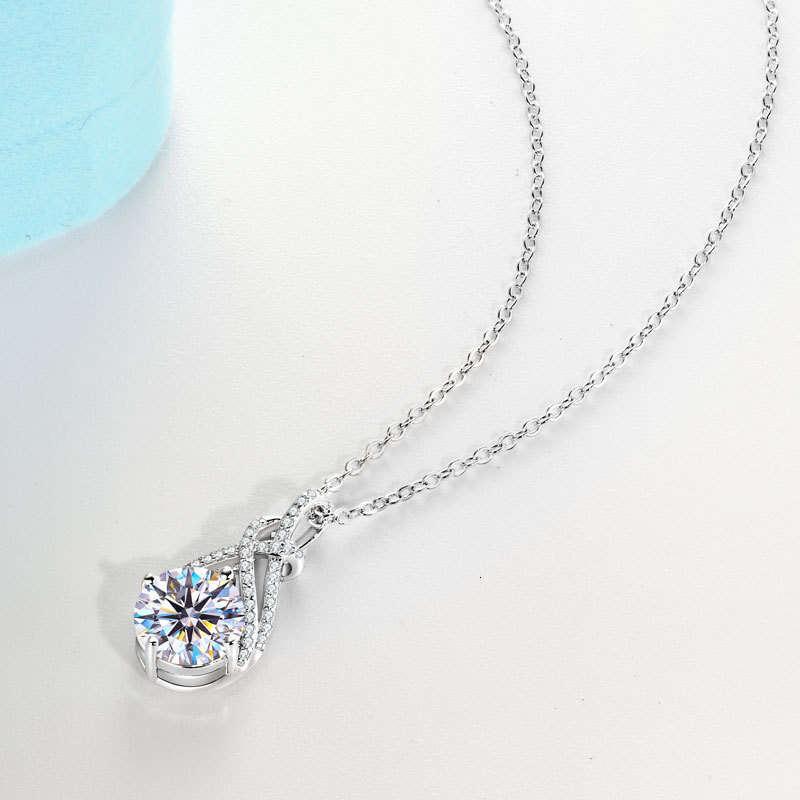 Live Knot Twist Pendant Women 2 fashion Moissanite Elegant Versatile Sterling Sier Clavicle Chain Cde