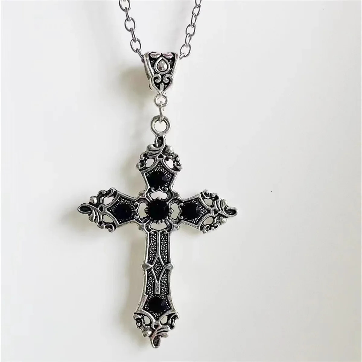 European and American retro simple fashion gothic black gem ruby cross pendant mens necklace 250715