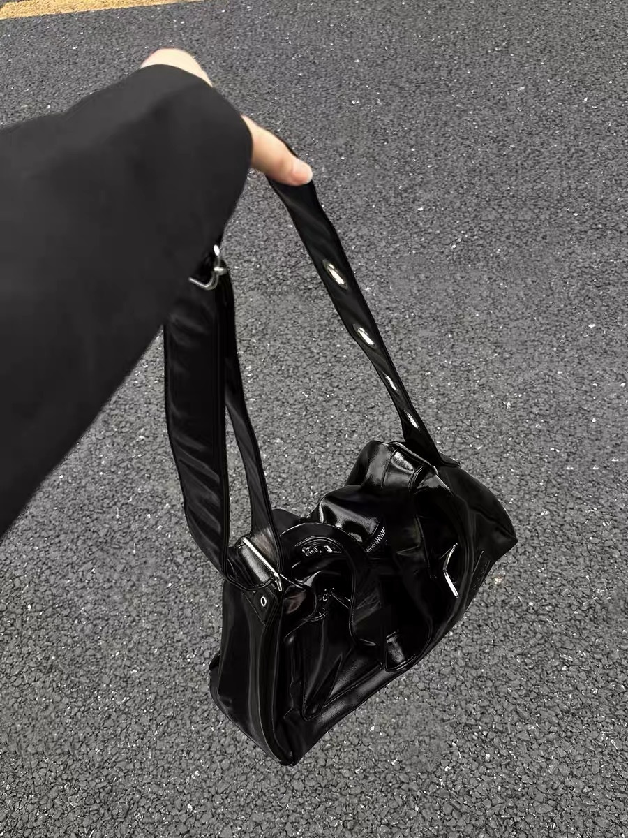 Summer new women's bag new motorcycle style large capacity women's single shoulder crossbody bag textured crossbody bag handbag new designer