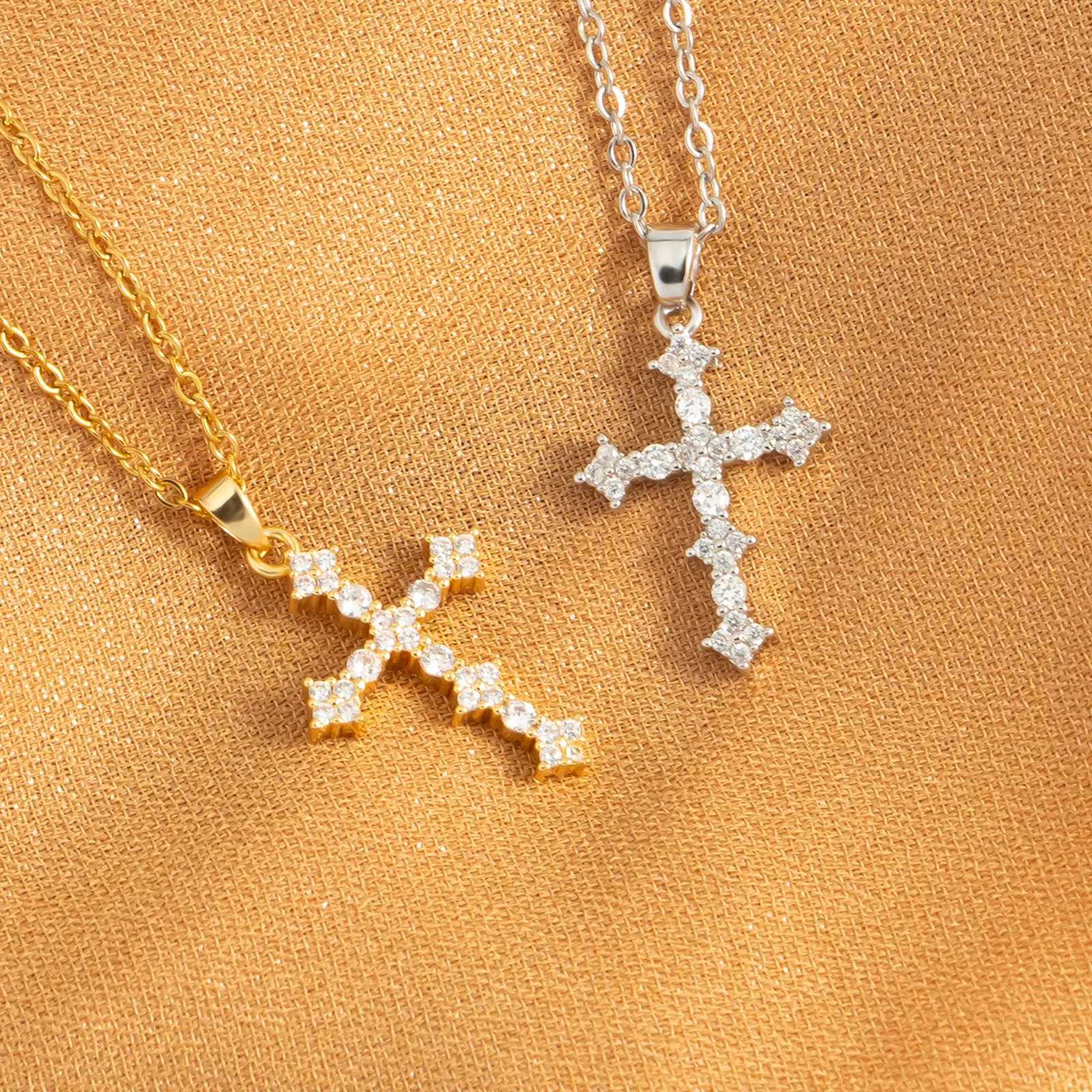 18k Gold Plated Stainless Steel Lucky Cross Pendant for Women Cubic Zirconia Fashion Simple Jewelry Gift NecklaceXJ250717