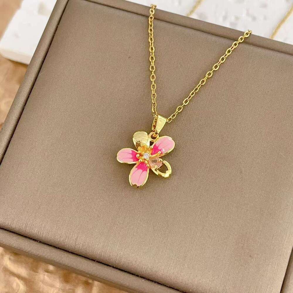 Fashion Pink Oil Drop Five-Petal Flower Pendant Titanium Steel Necklace For Women Elegant Light Niche High-End Accessories Bf0