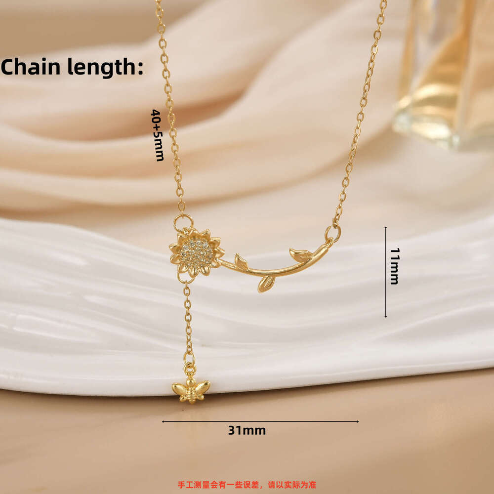 Summer Fresh Titanium Steel For Women Suower High-End Collarbone Chain Fashion Zircon Necklace 813