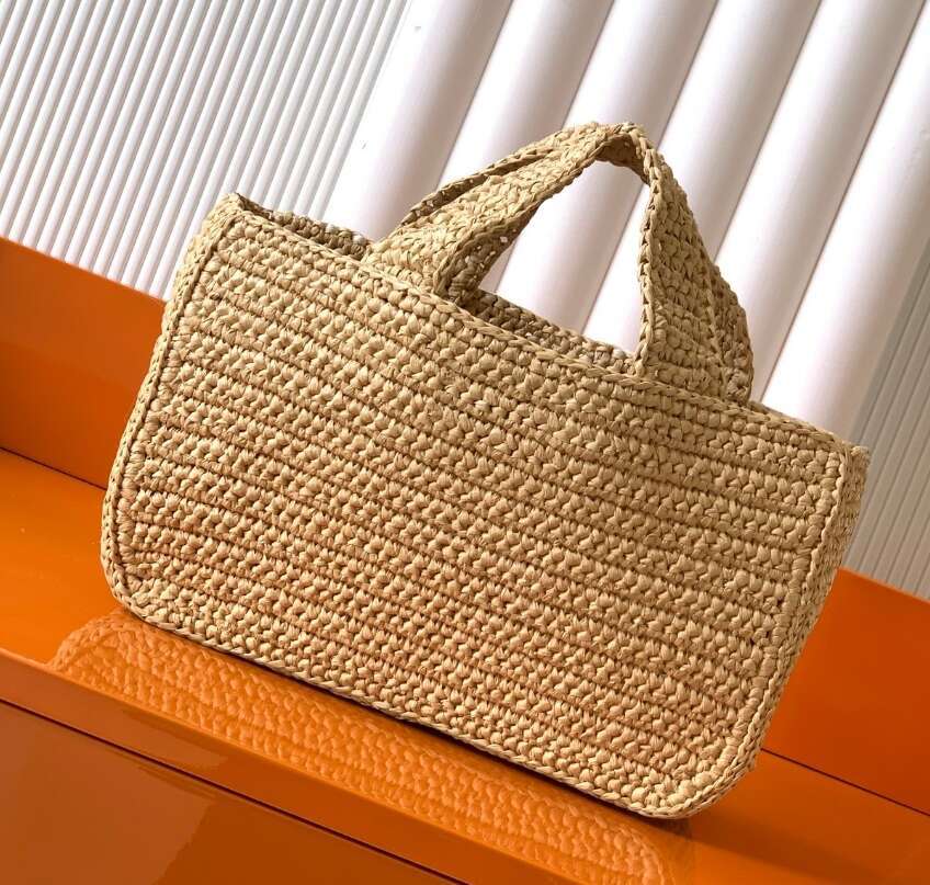 Hot Selling Luxury women's crossbody bag Lafite grass crossbody bag with elegant design, suitable for daily use by the brand