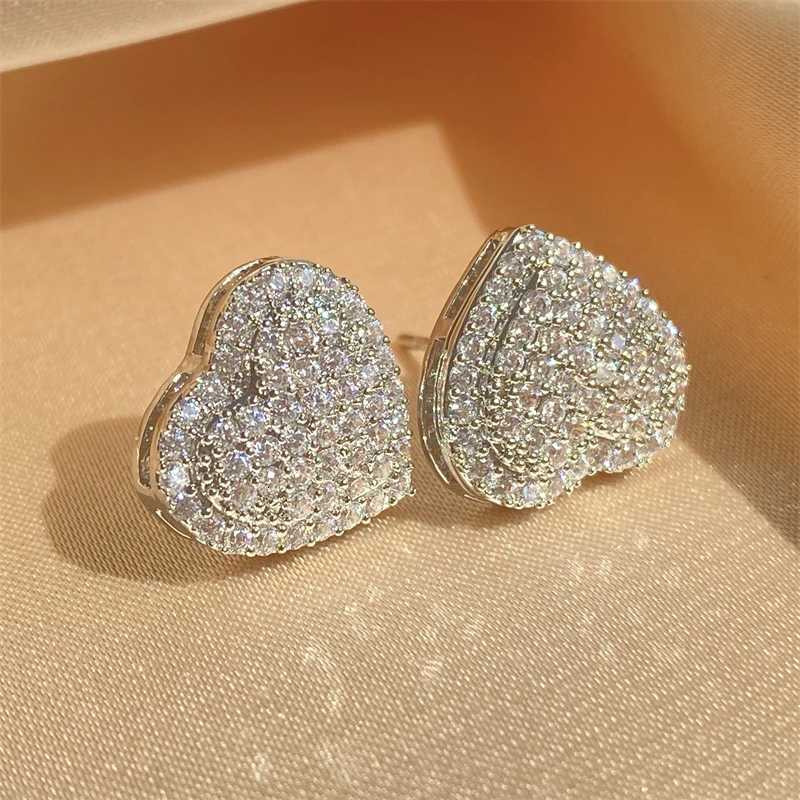 Classic Design Dazzling Heart Stud Earrings for Women High Quality Romantic Female Accessories Timeless Styling Jewelry y250715