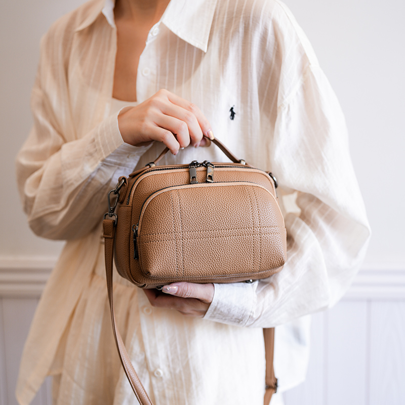 New arrival! A versatile, ultra-popular, stylish, trendy and retro small bag with multiple layers, suitable as a shoulder crossbody phone bag