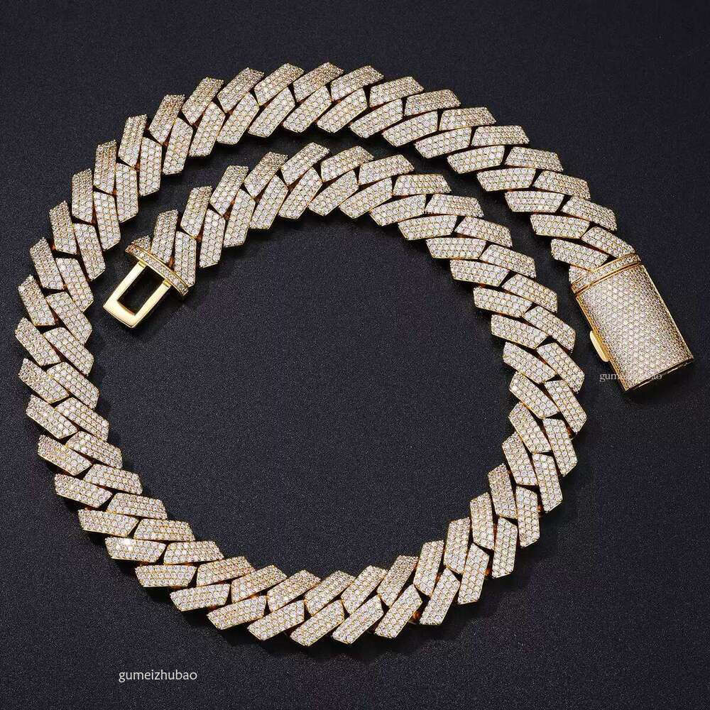 Custom Prong Mossanite Miami in Sier Pass Dia Test VVS Moissanite Cuban Link Chain