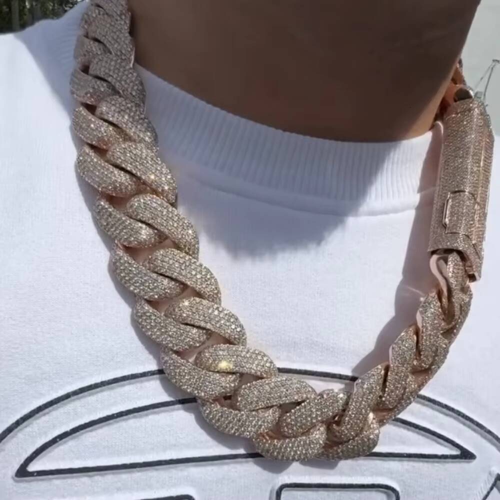 Elegant Diamond-Like Finish Moissanite Pendant Chains Choose Your Desired Size from Expert Craftsmanship