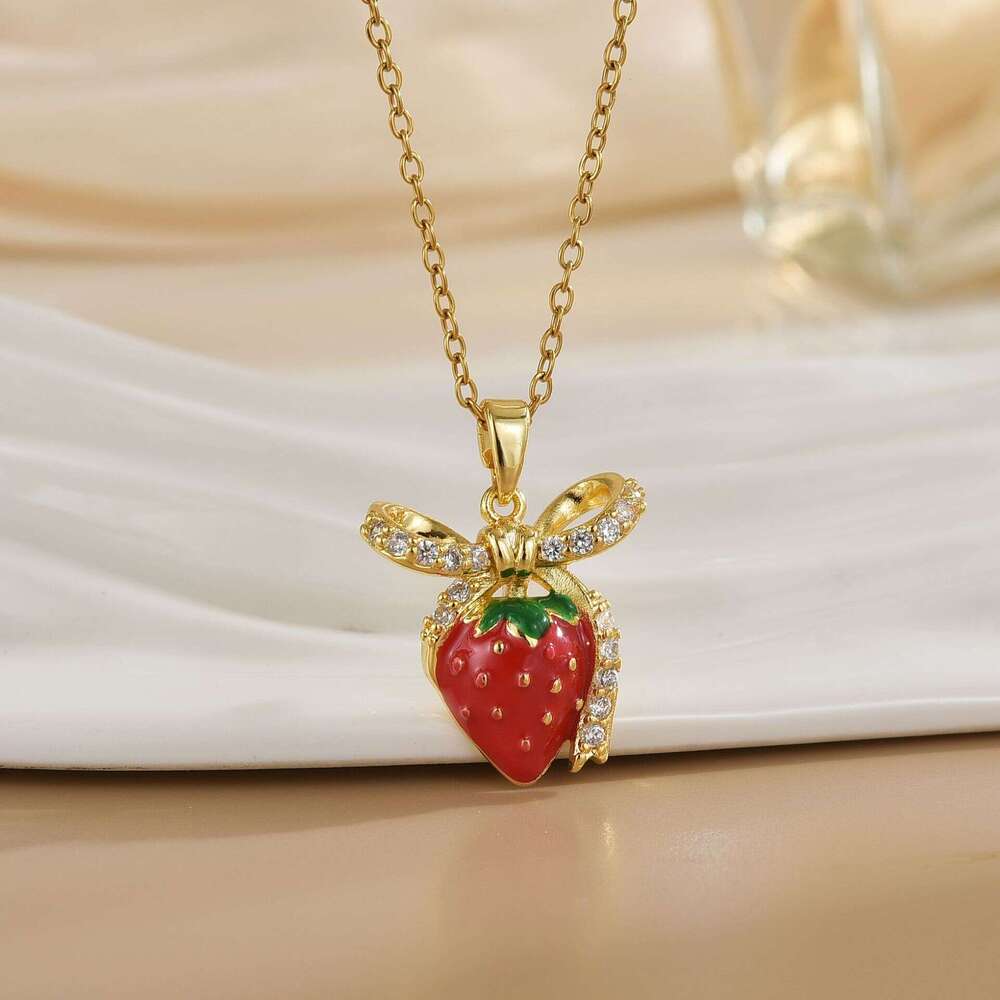 Trendy Oil-Drip Strawberry Cherry Fruit Necklace For Women, Light Niche High-End Titanium Steel Non-Fading Collarbone Chain Dd0