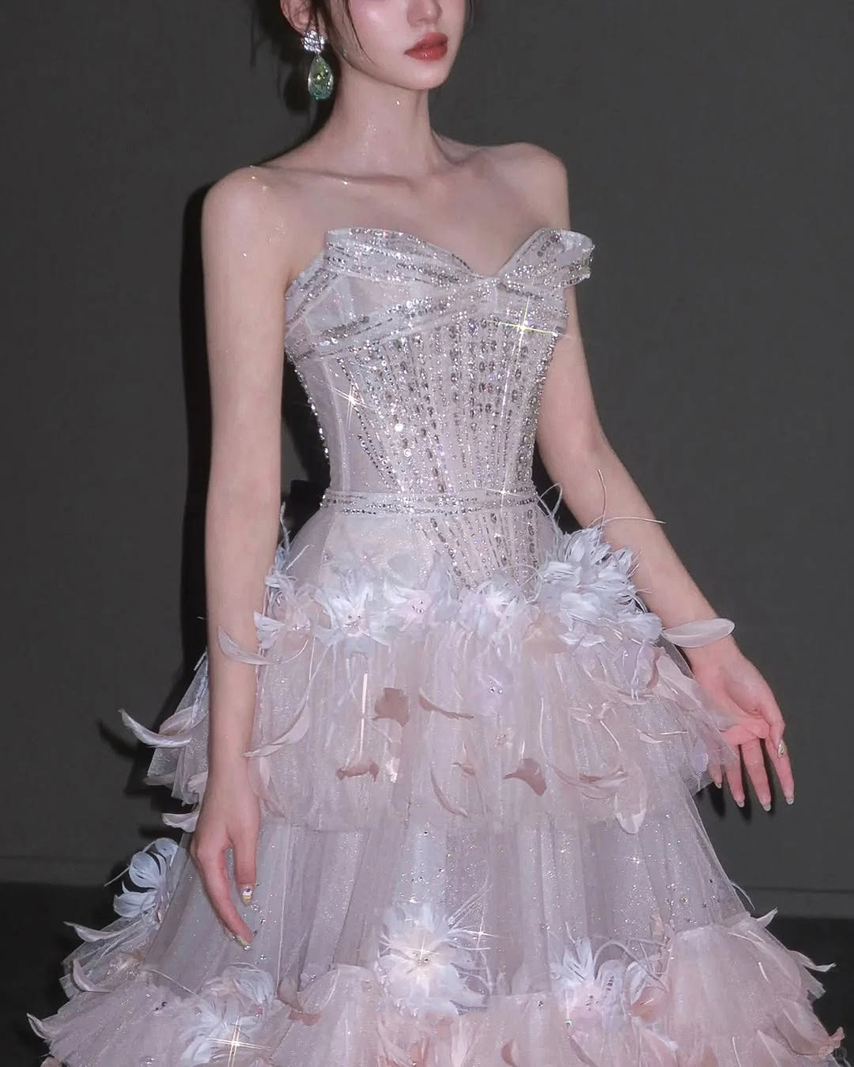 Romantic Wedding Dresses Sweetheart Sleeveless Rhinestone A Line Bridal Gowns Sweep Train Customized Vestidos De Novia