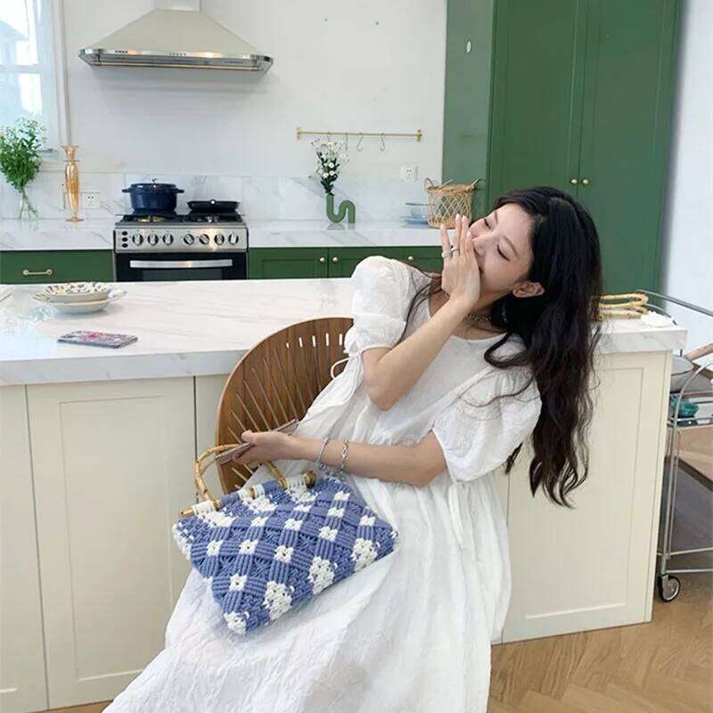 Women Bamboo Handle Plain Thread Handmade Beach Bag Large Totes Summer Designer Handbag for Holiday Vacation