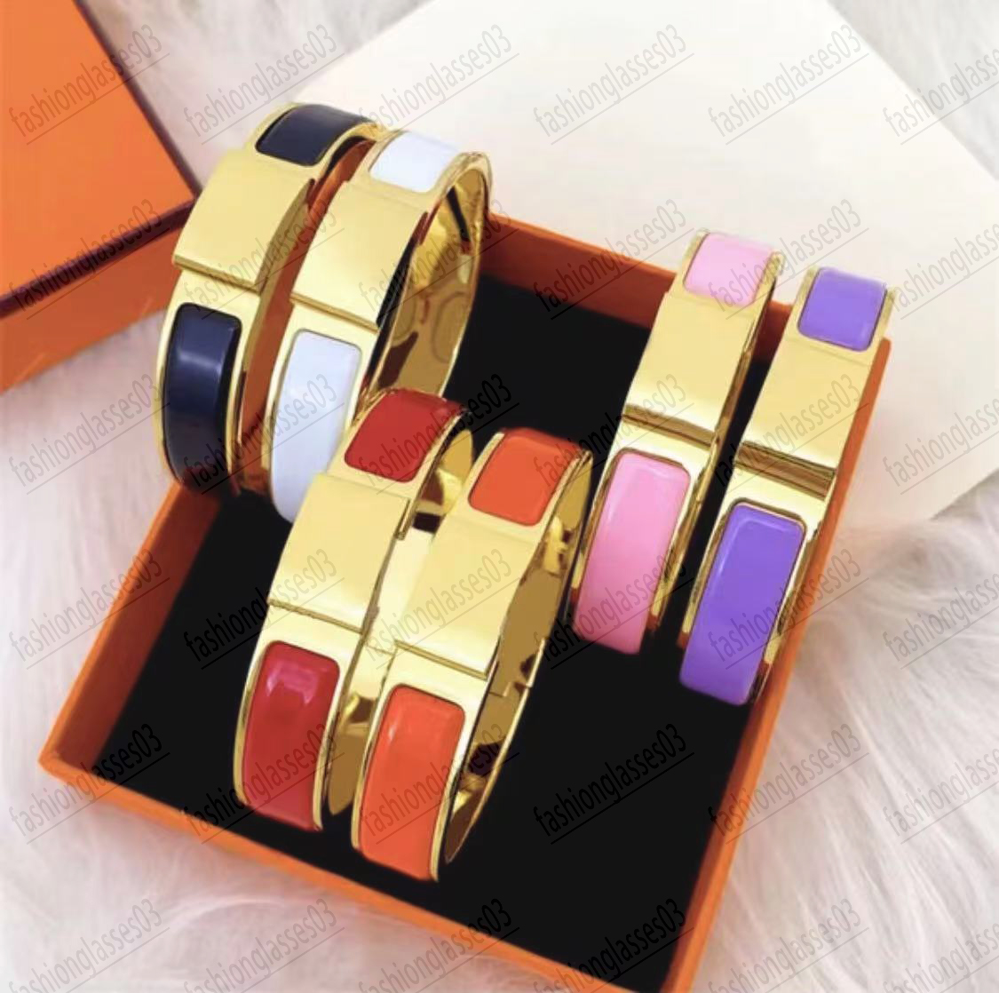 Gold bracelet designer bracelet women men classics jewelry non fading titanium steel select High quality unisex gift mens womens bracelets silver bangle