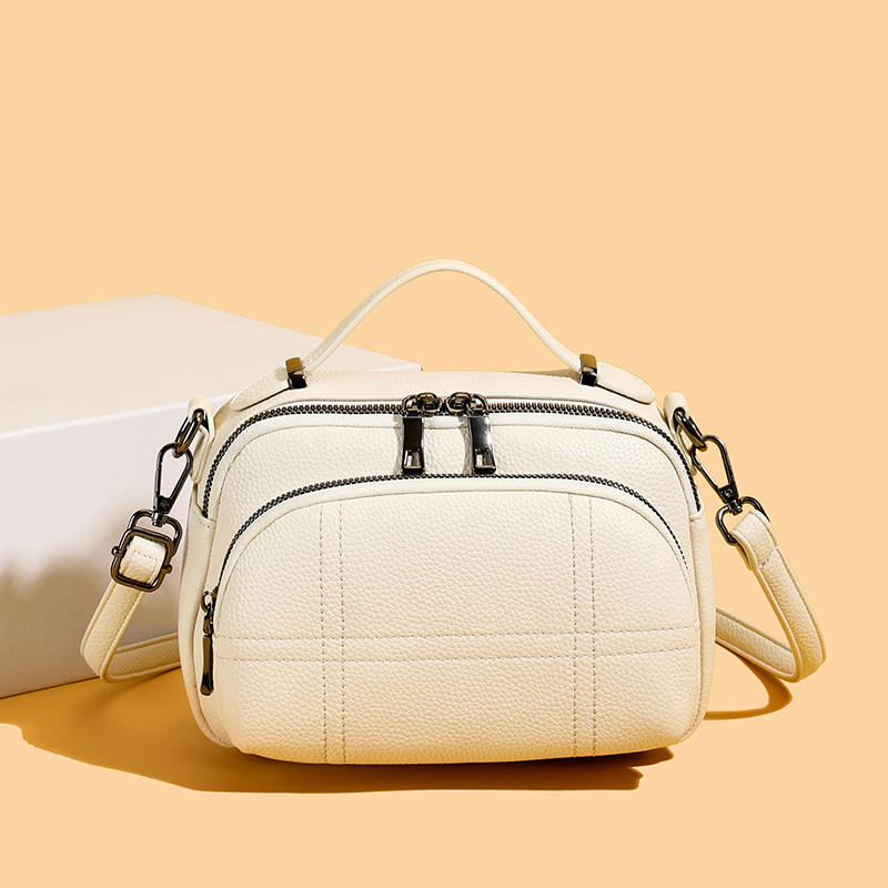 New arrival! A versatile, ultra-popular, stylish, trendy and retro small bag with multiple layers, suitable as a shoulder crossbody phone bag