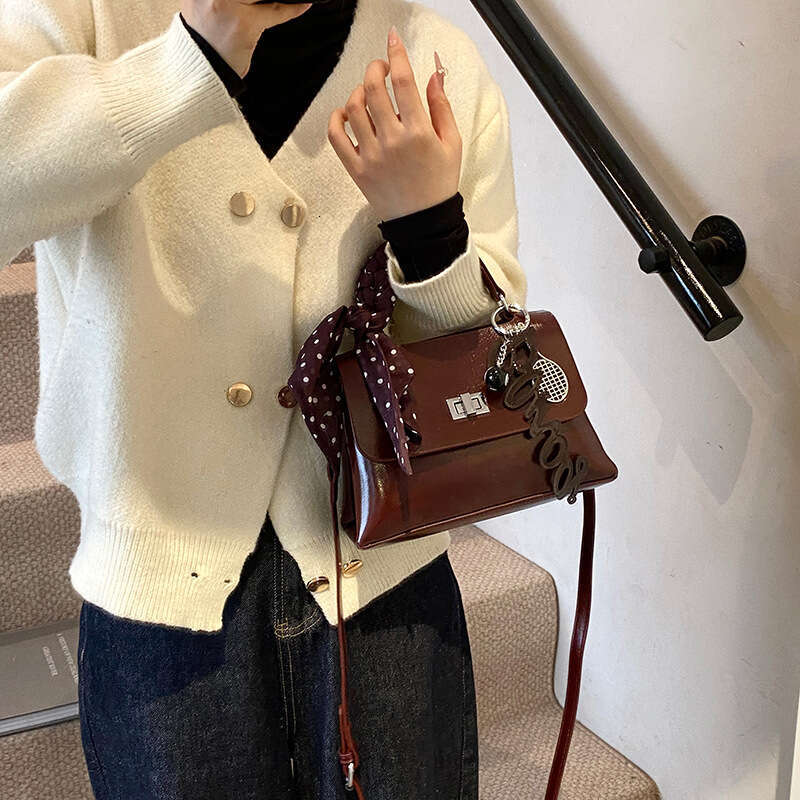 2024 High-Quality Large Capacity for Women, New Autumn and Winter Handbag, Fashionable Trendy Commuter Versatile Crossbody Bag