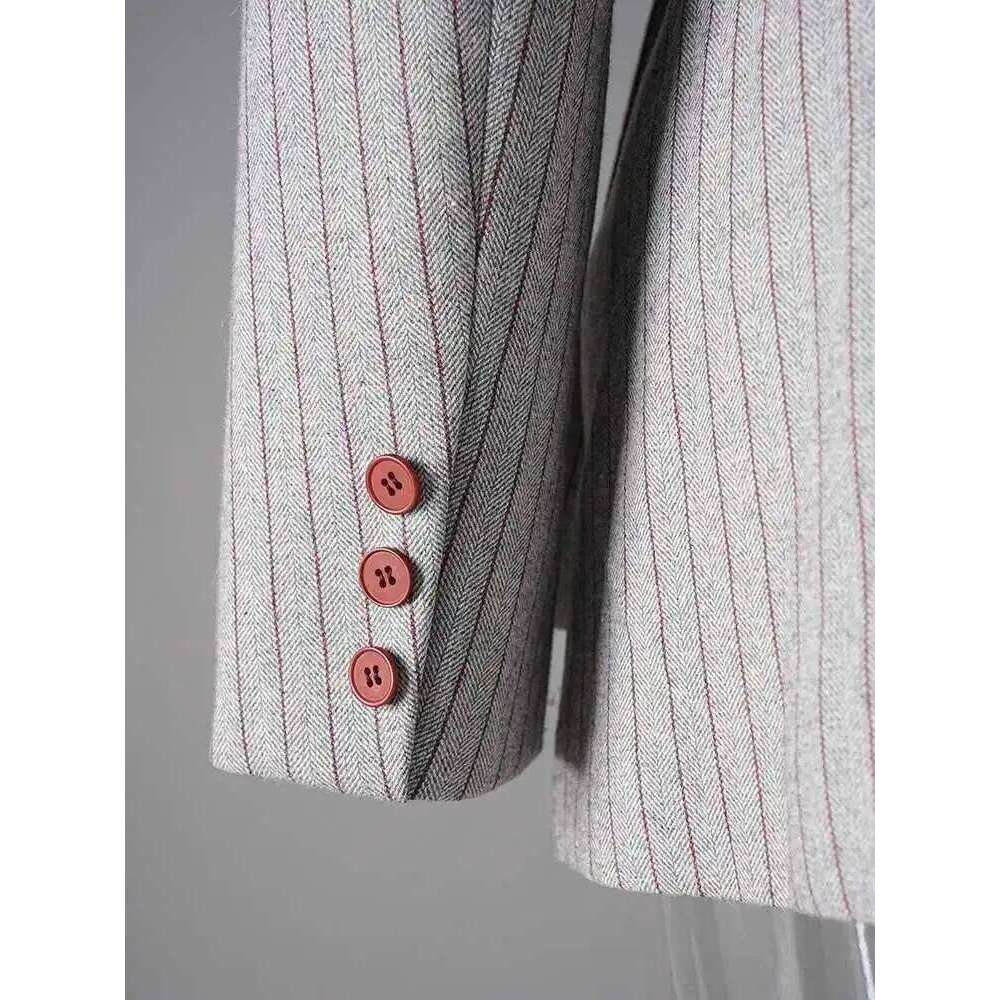 Designer Clothing EAM Women Gray Striped Irregular Pleated Elegant Blazer New Lapel Long Sleeve Jacket Fashion Tide Spring Autumn 2025 Cpdb342 Fashion