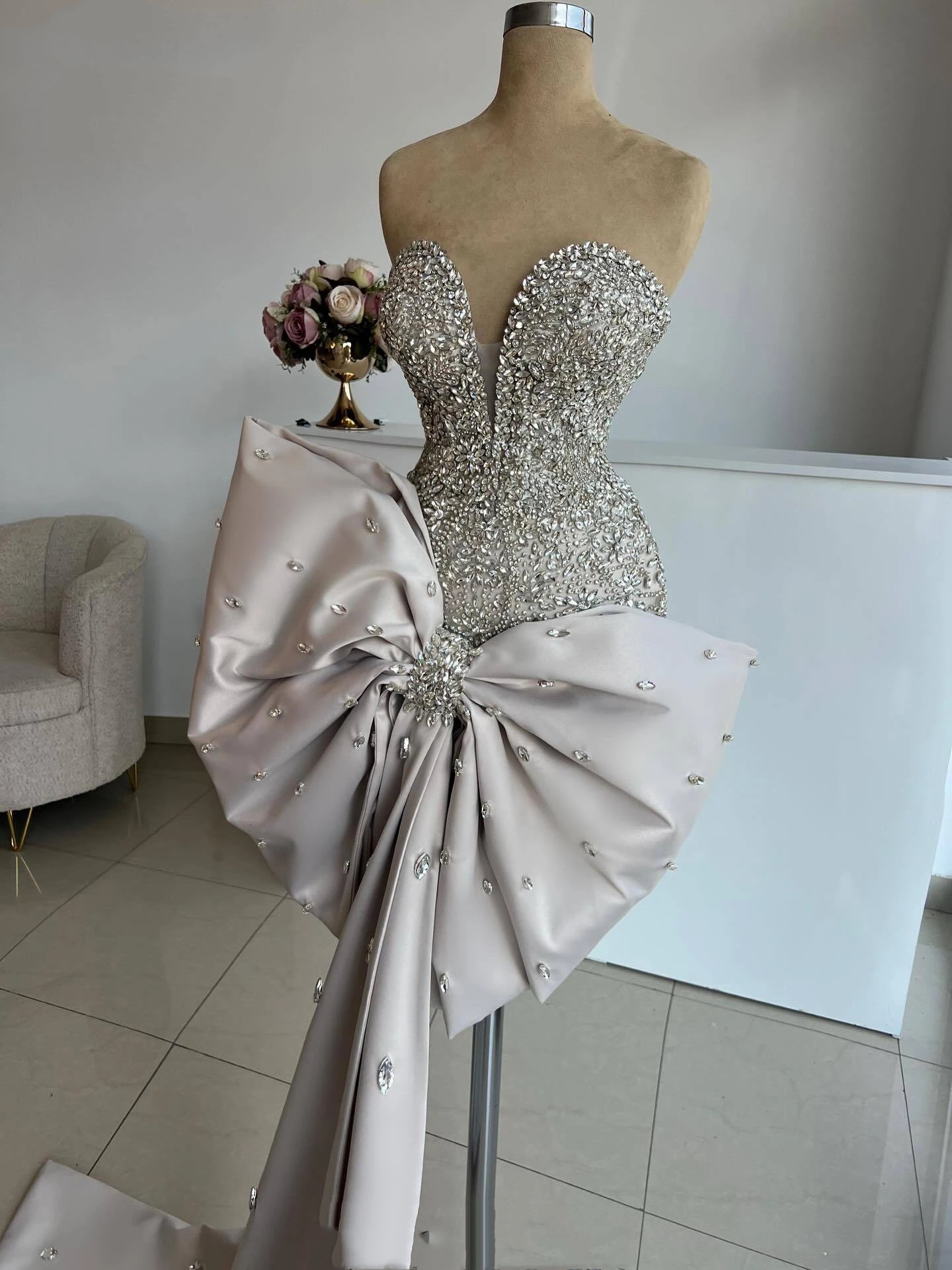 Designer Mini A Line Women Evening Dresses Sweetheart Neck Sleeveless Gown Crystal Bow Short Dress For Party Custom Made