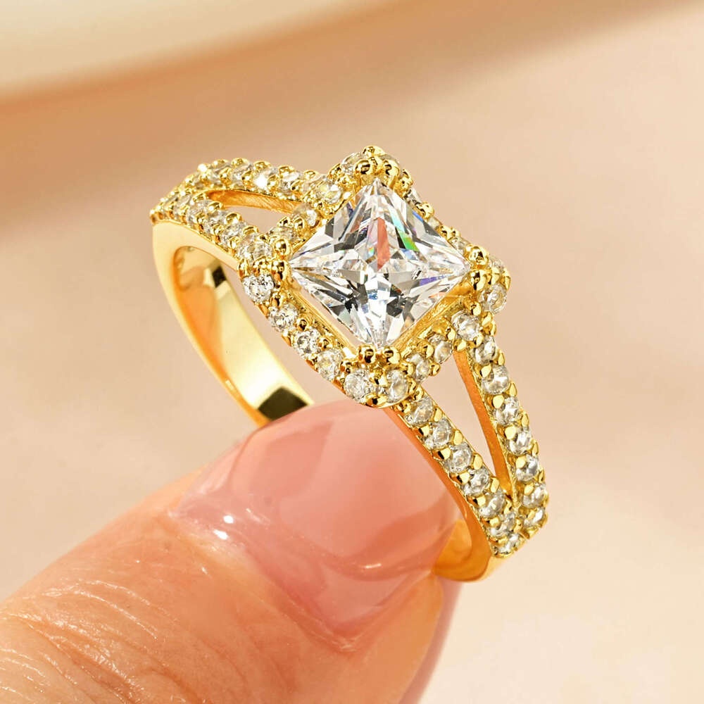 1 fashion Square Simulated Moissanite Light High-End Luxury Wedding Proposal Engagement Zircon Ring 954
