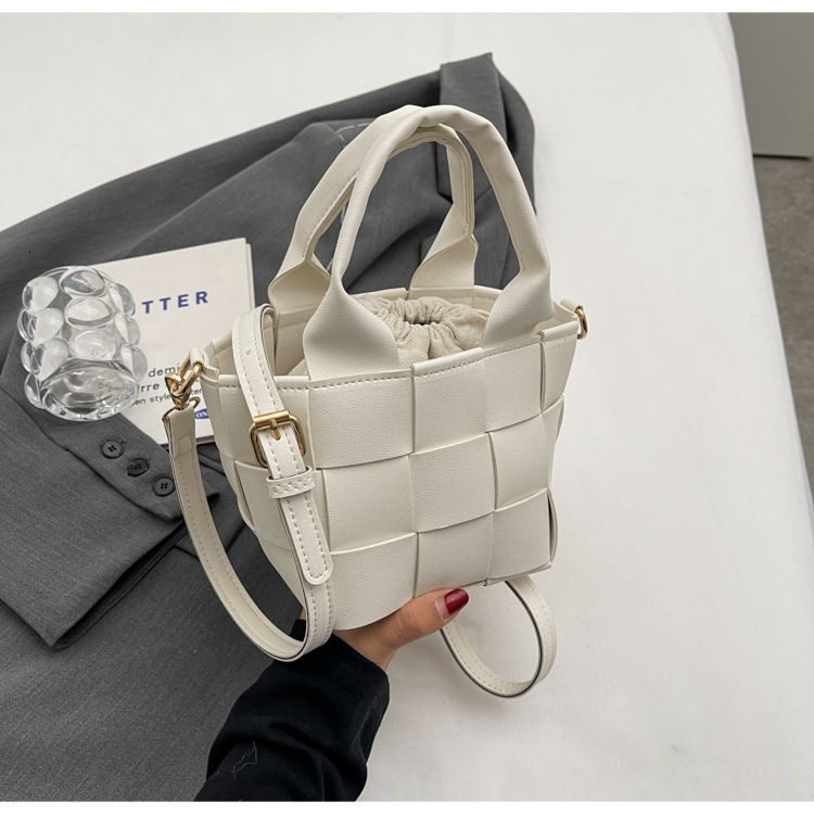 Top quality Brand High Quality New Style Free Delivery Designer New Fashion Style Woven Unique Design Shoulder Retro Crossbody Handbag New Free Delive