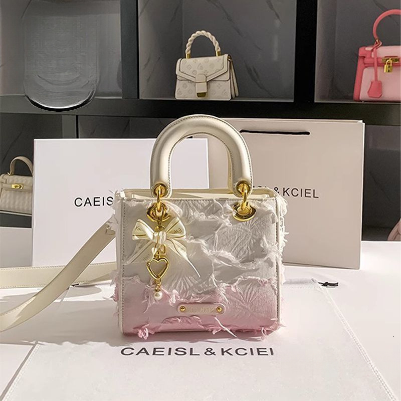 Free Shipping 2025 Summer New Designer Bag Women's Bag Niche Gradient Tassel Women High-end Bag Women Handbag Crossbody Trendy Bag Luxury Shoppin