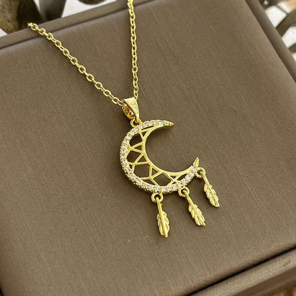 Korean Fashion Light Moon Dream Catcher Design Internet Celebrity Temperament Shiny Titanium Steel Necklace For Women Ins Simple Pendant 57E