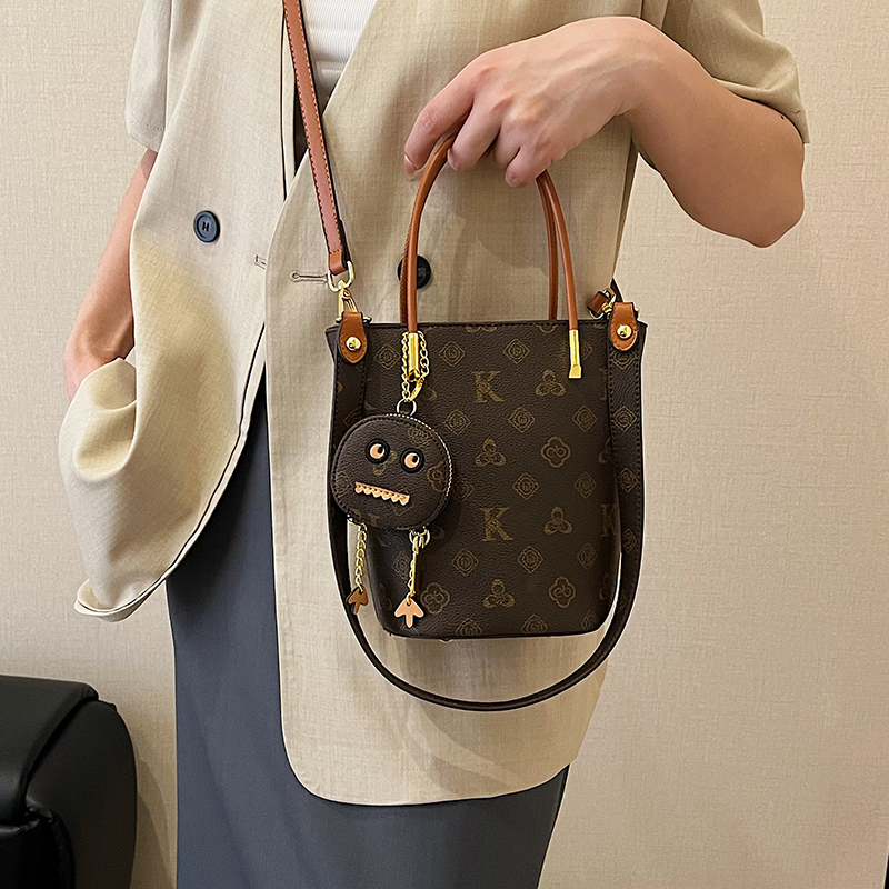 New classic fashion printed single shoulder crossbody handbag versatile casual bucket bag for women