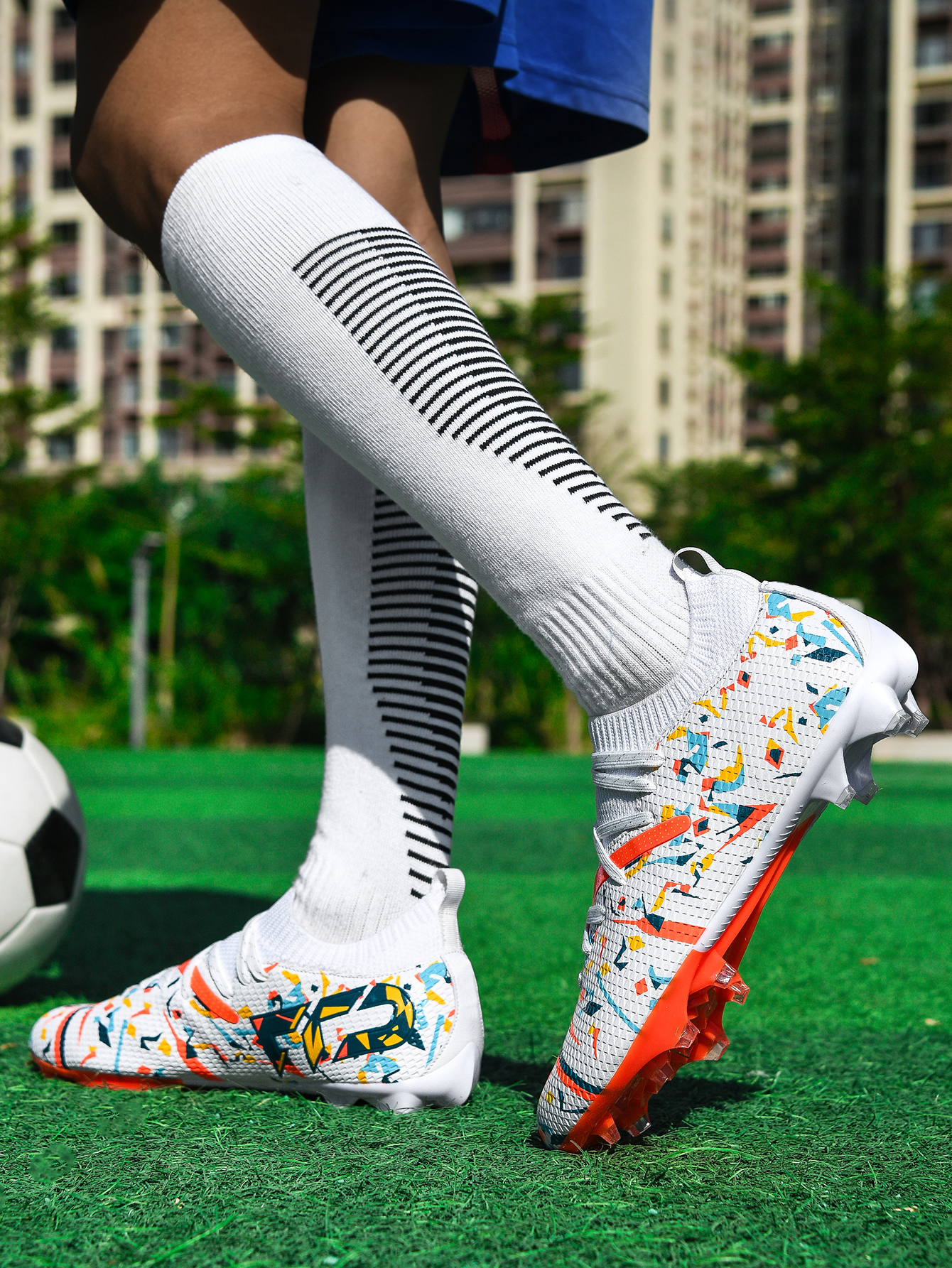 Summer Men's and Women's FG Long Spikes TF Crushing Spikes Breathable Flyknit Mesh Professional Competition Football Shoes for Adults Compet