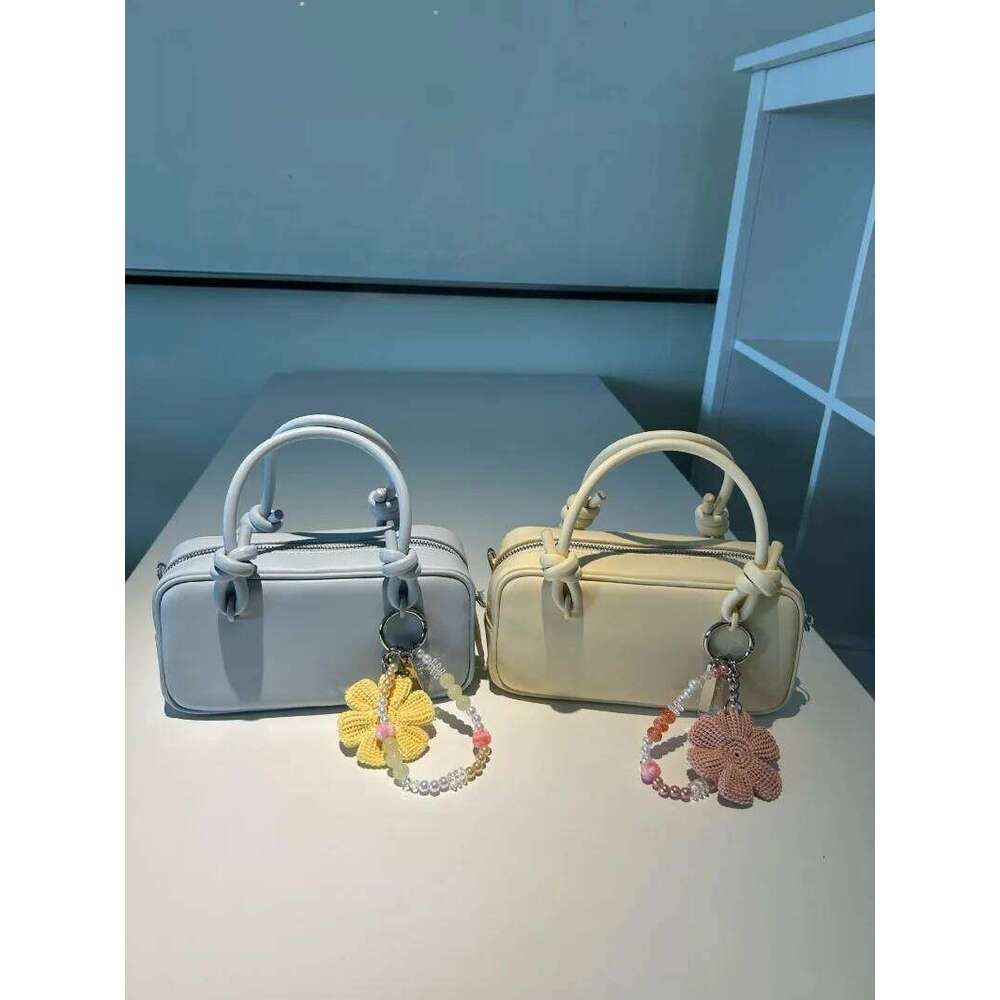 Small niche design bowling bag, women's fashion handbag, single shoulder crossbody Boston bag