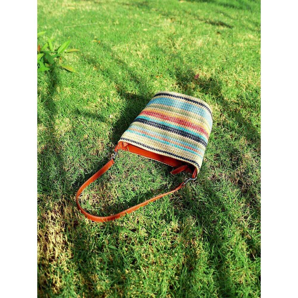 2025 New Fashion Contrasting Female Niche Design Straw Weaving And Leather Mixed Large Capacity Commuter Tote Bag