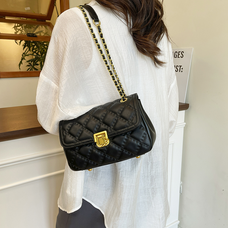 new arrival! Fashionable and simple quilted shoulder crossbody bag, multifunctional casual retro style women's chain bag