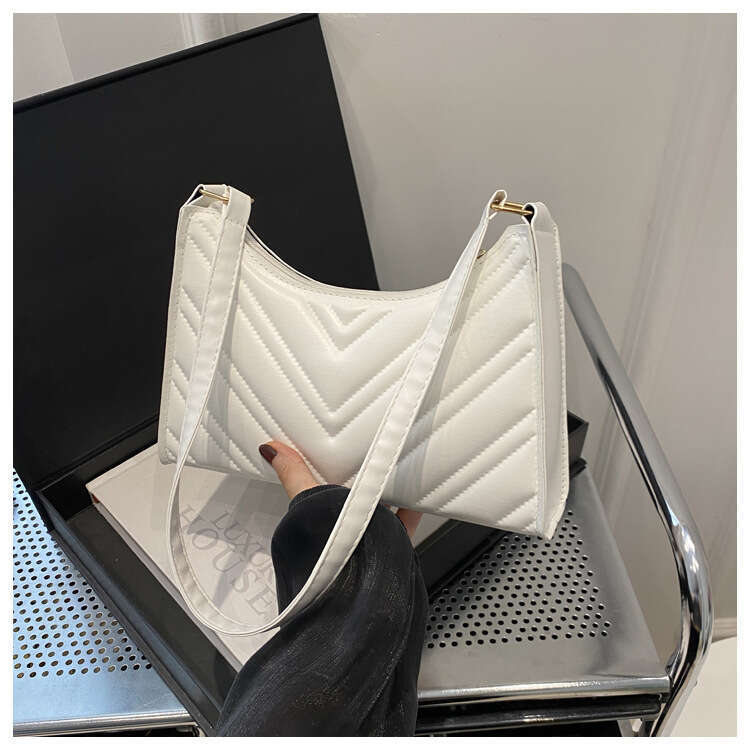 Fashionable and Stylish Women's 2025 New Simple Crescent Casual Trendy Single Shoulder Underarm Small Bag