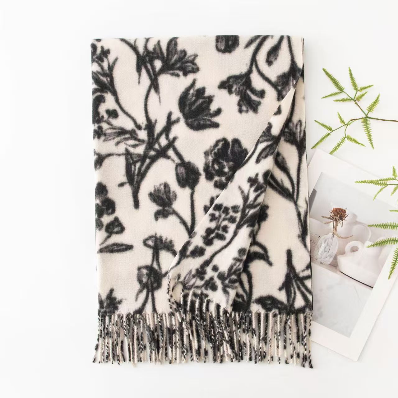 T1233 autumn and winter new Korean version of the sweet girl style printed scarf female warm thick cashmere neck scarf