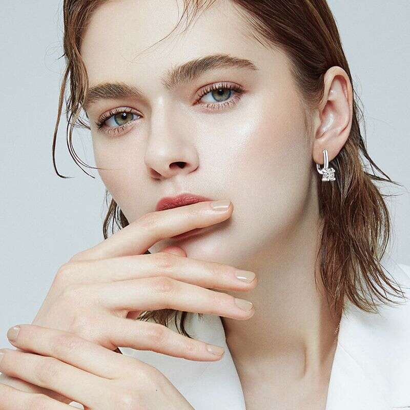 New Style Bull Head Moissanite For Women Fashion Commuting Versatile Sharp Tool S Pure Sier Light Earrings 040