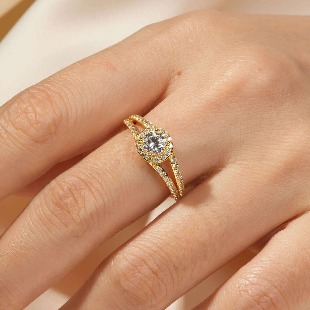 0.5 fashion Full Diamond Imitation Moissanite For Women, Light Luxury High-End Feel, Surround Zirconia Ring 19B