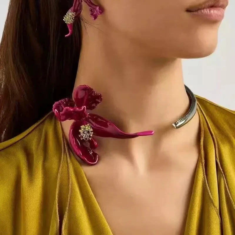 Heavy Industry Retro Metal Enamel Oriole Tail Flower Open Collar Fashionable and High End Choker Clavicle Chain 250716