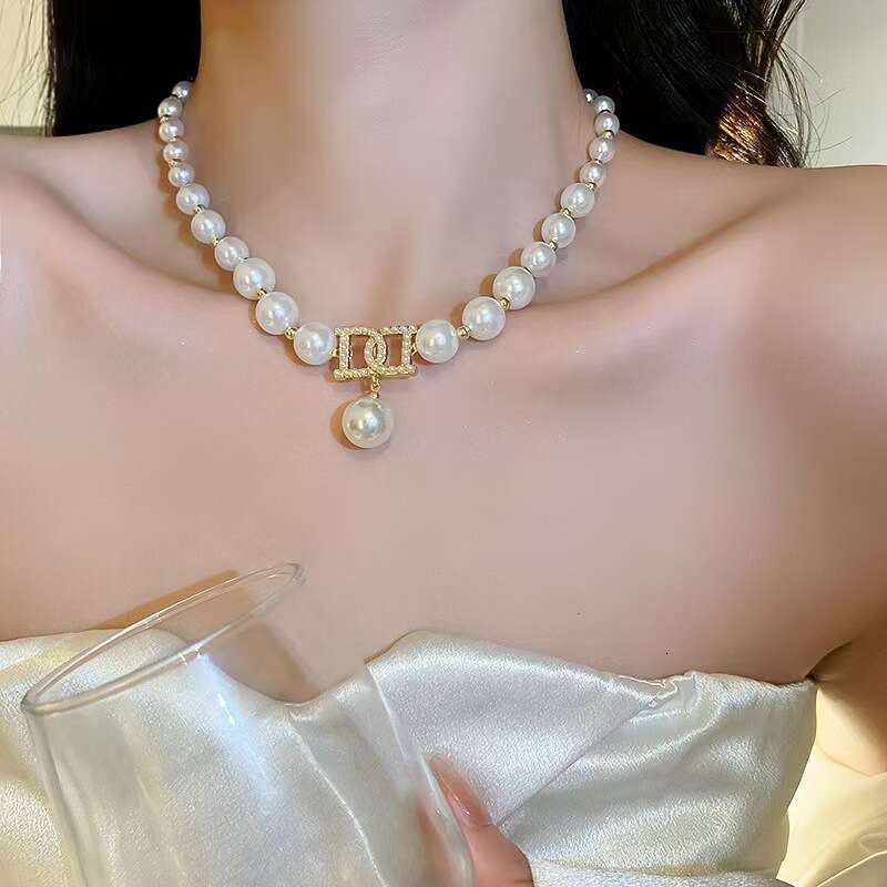 Korean INS Style Simple Personality Necklace with Inlaid Dias and Pearls, Short Choker Chain, Internet Celebrity Temperament Design Sense Jewelry