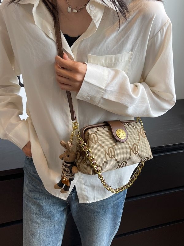2025 New Women's Chain Underarm Bags a niche design, fashionable and versatile cloth bags This year's popular single - shoulder cross - body