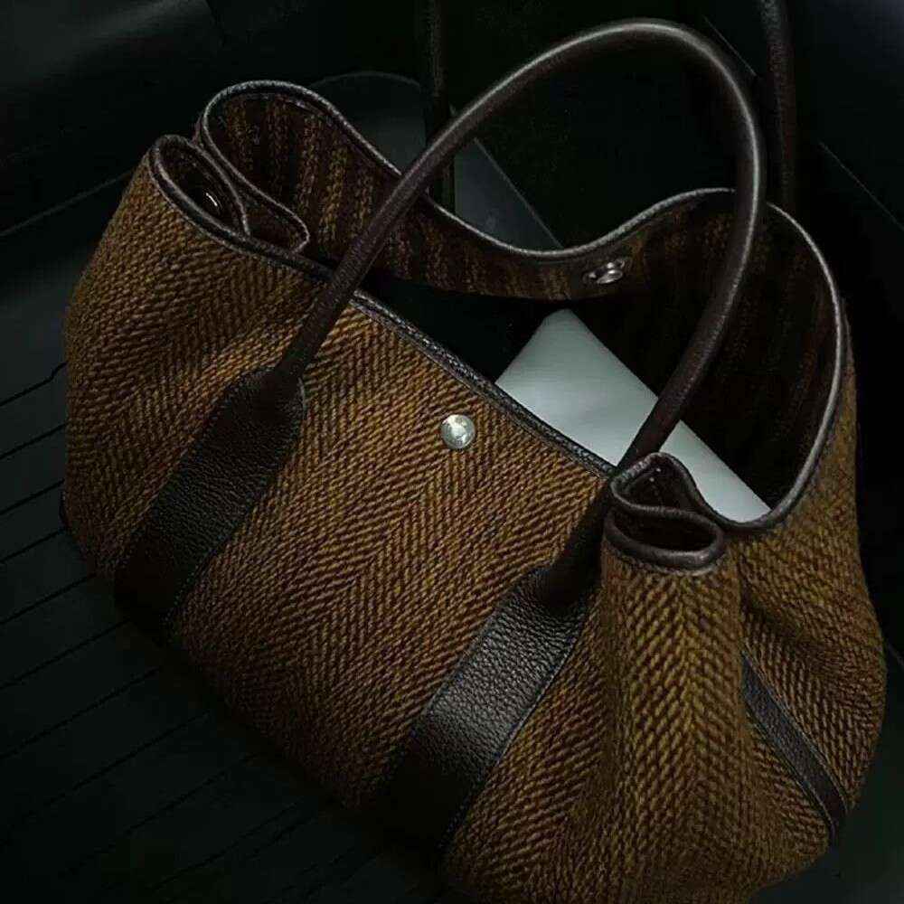 Niche Designer Spring Summer New Women's Fashionable Elegant Woolen Single Shoulder Handbag Large Bag Simple Versatile Backpack