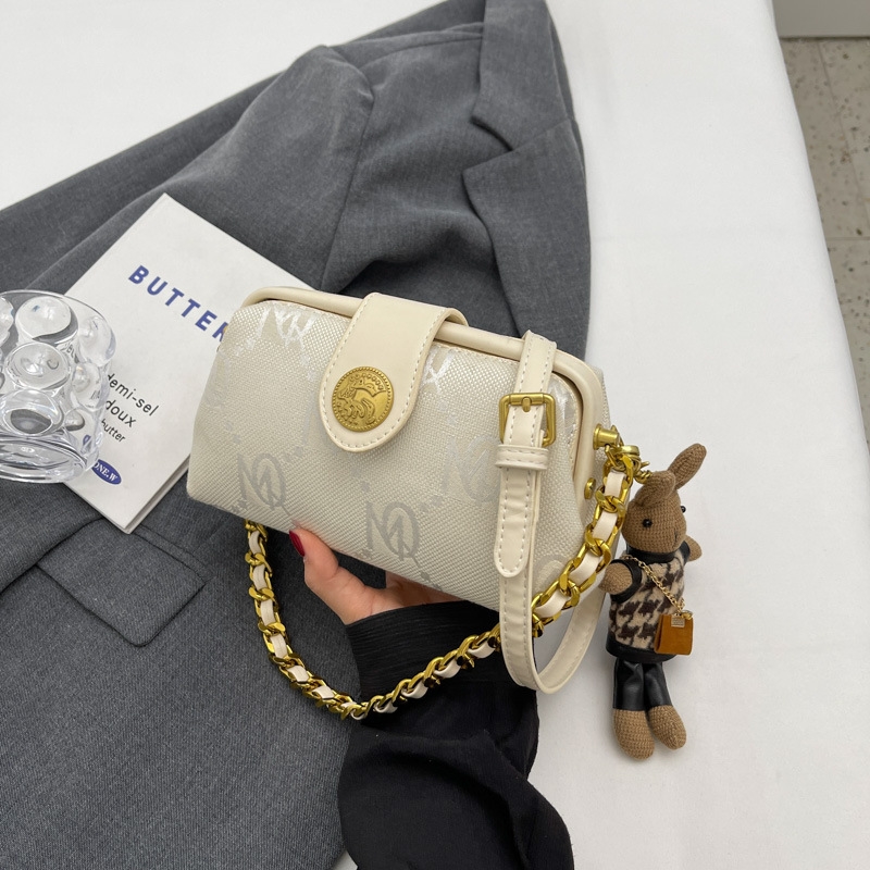 2025 New Women's Chain Underarm Bags a niche design, fashionable and versatile cloth bags This year's popular single - shoulder cross - body