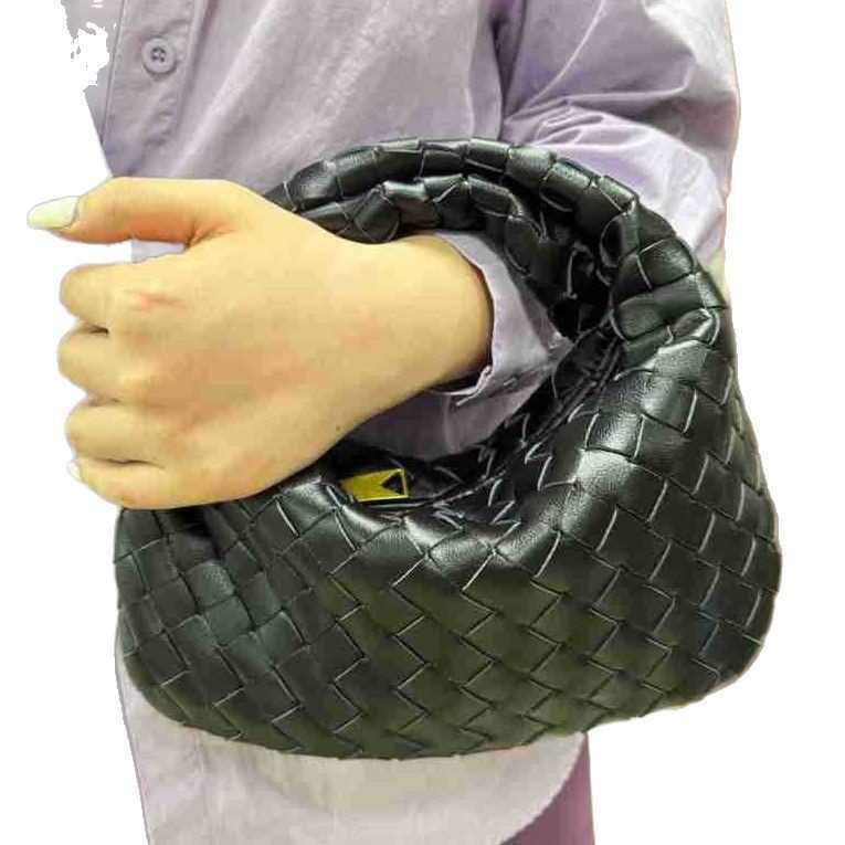 2025 Woven Bag Handheld Knotted Cloud Bags Soft Leather Wrinkled Dumpling Bag Versatile Women Underarm Tote Bags 250718